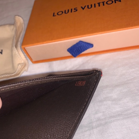 Louis Vuitton Men’s Multiple Wallet - Picture 5 of 6